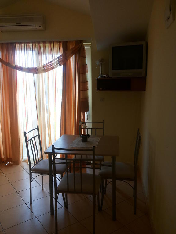 Apartments Villa Dalmatina Vodice Habitación foto